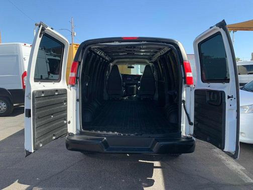 Summit White 2018 Chevrolet Express 2500 Work Van