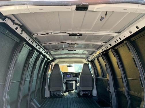Summit White 2018 Chevrolet Express 2500 Work Van
