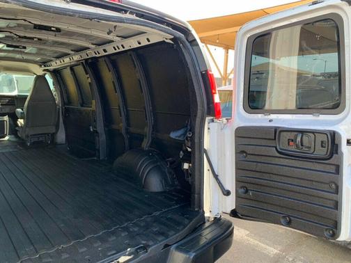 Summit White 2018 Chevrolet Express 2500 Work Van