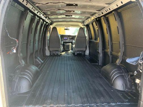 Summit White 2018 Chevrolet Express 2500 Work Van