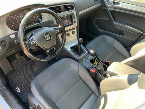 2015 Volkswagen Golf SportWagen TDI SE 4-Door