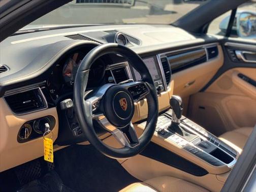 2017 Porsche Macan Base