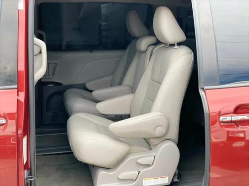 2017 Toyota Sienna XLE Premium