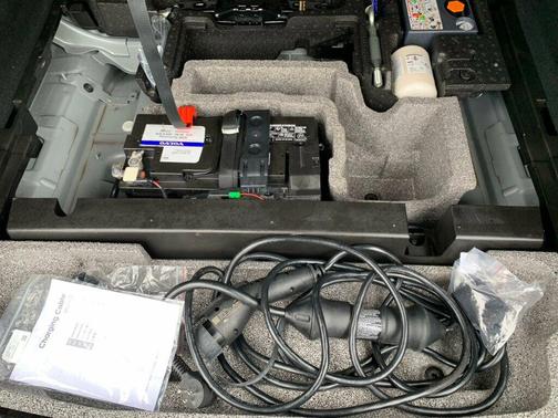 2024 Volvo XC60 Recharge Plug-In Hybrid T8 Core Dark Theme