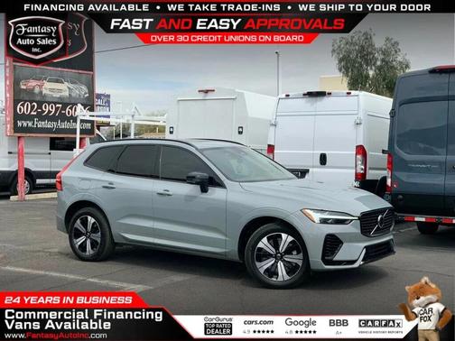 Vapour Grey Metallic 2024 Volvo XC60 Recharge Plug-In Hybrid T8 Core Dark Theme