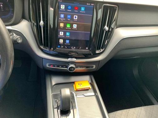 Vapour Grey Metallic 2024 Volvo XC60 Recharge Plug-In Hybrid T8 Core Dark Theme