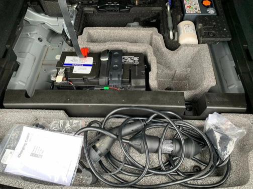 Vapour Grey Metallic 2024 Volvo XC60 Recharge Plug-In Hybrid T8 Core Dark Theme