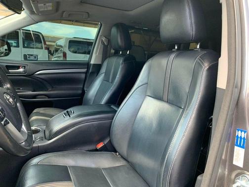 2017 Toyota Highlander SE