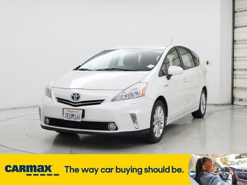 2014 Toyota Prius v Five