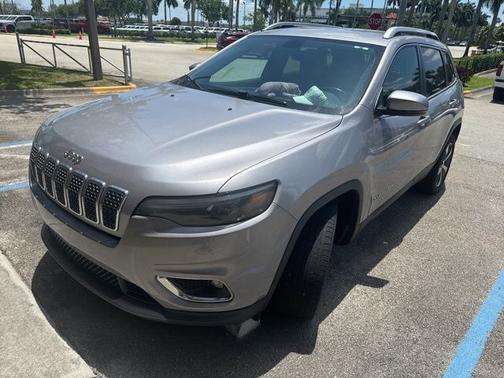 Silver 2019 Jeep Cherokee LIMITED