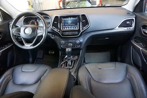 Silver 2019 Jeep Cherokee LIMITED
