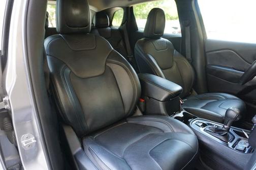 Silver 2019 Jeep Cherokee LIMITED
