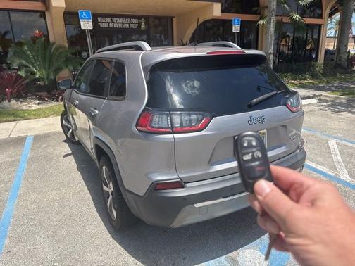 Silver 2019 Jeep Cherokee LIMITED