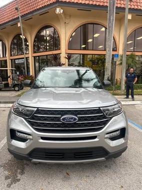 ICONIC SILVER METALLIC 2023 Ford Explorer XLT