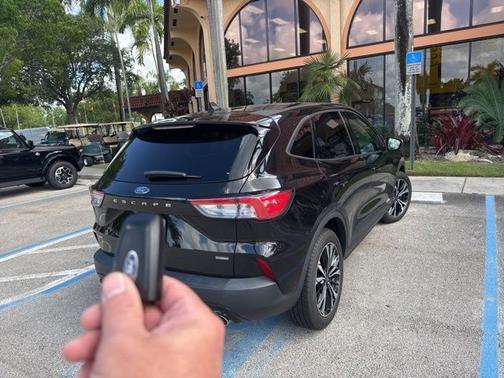 AGATE BLACK METALLIC 2021 Ford Escape SE