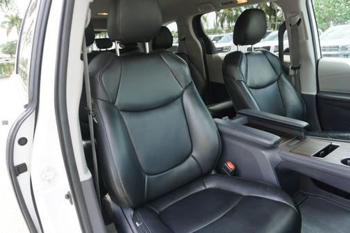 White 2022 Toyota Sienna LE 8 PASSENGER