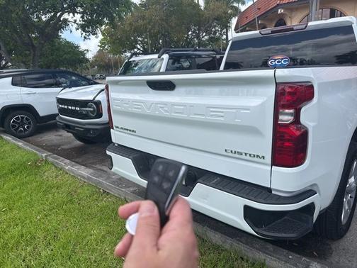 Summit White 2023 Chevrolet Silverado 1500 CUSTOM