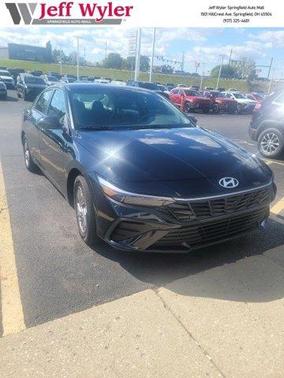 2025 Hyundai ELANTRA SE
