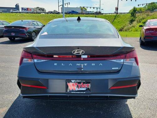 2025 Hyundai ELANTRA HEV Limited