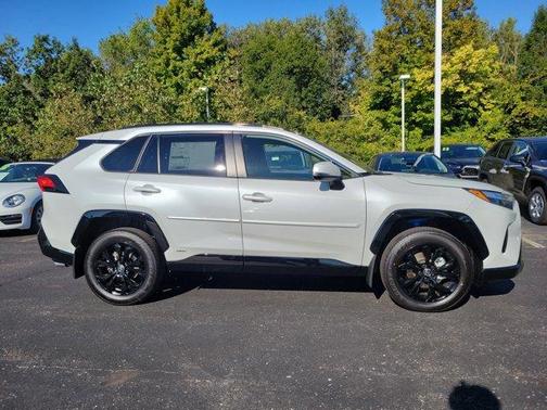 2025 Toyota RAV4 Hybrid SE