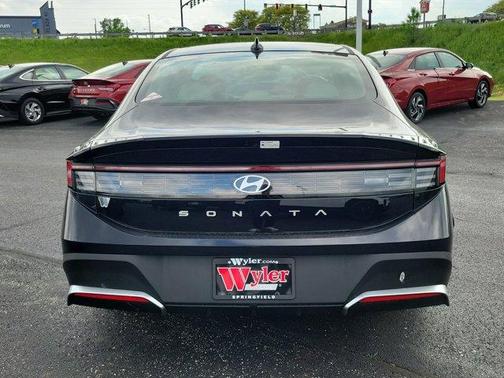 2025 Hyundai SONATA SE