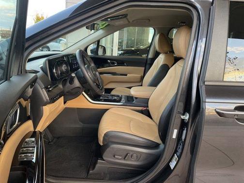 2023 Kia Carnival EX