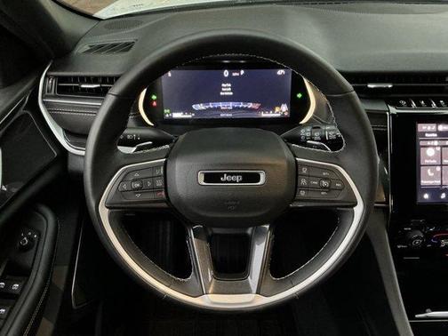 2022 Jeep Grand Cherokee L Laredo