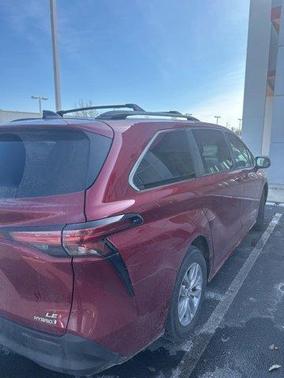 2022 Toyota Sienna LE