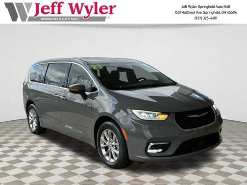 2023 Chrysler Pacifica Touring-L