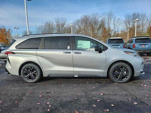 2025 Toyota Sienna XSE 7 Passenger
