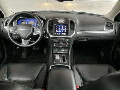 2021 Chrysler 300 Touring L