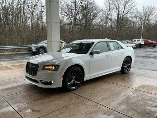 2021 Chrysler 300 Touring L