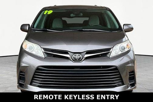 2019 Toyota Sienna LE