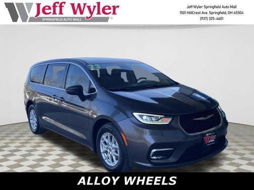 2023 Chrysler Pacifica Touring-L