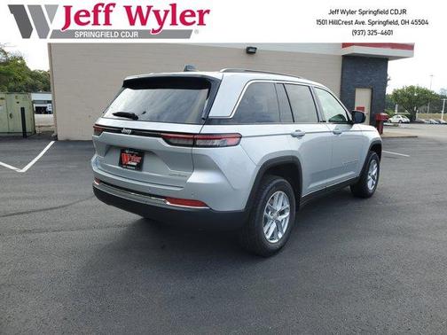 2025 Jeep Grand Cherokee Laredo