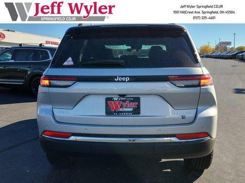 2025 Jeep Grand Cherokee Laredo