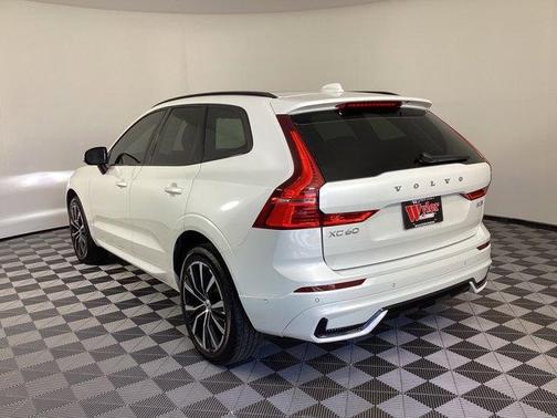 2023 Volvo XC60 B5 Plus Dark Theme