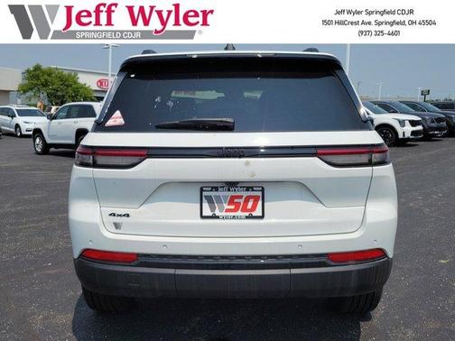 2025 Jeep Grand Cherokee Laredo