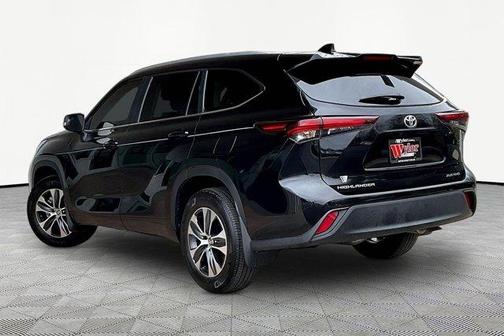 2025 Toyota Highlander XLE