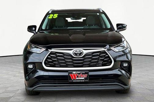 2025 Toyota Highlander XLE