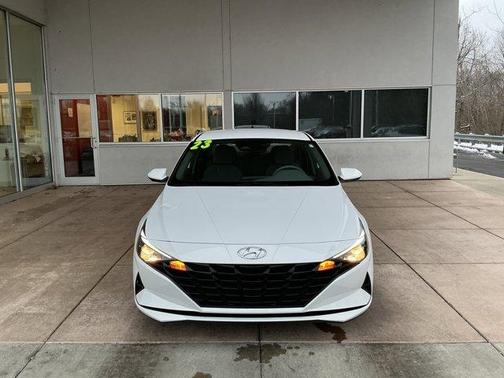 2023 Hyundai ELANTRA SE