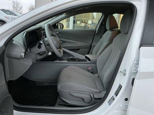 2023 Hyundai ELANTRA SE