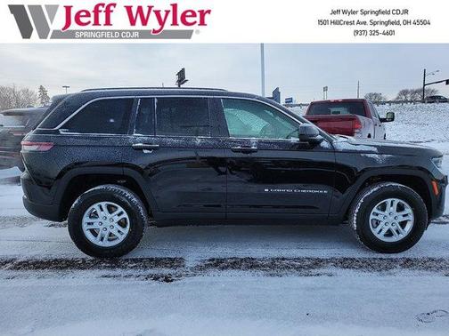 2025 Jeep Grand Cherokee Laredo