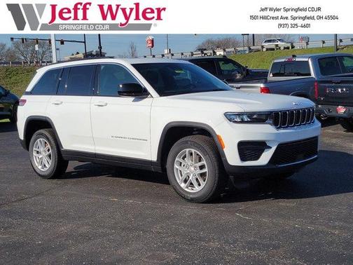 Bright White Clearcoat 2025 Jeep Grand Cherokee Laredo X SUV