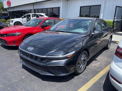 2024 Hyundai ELANTRA SEL