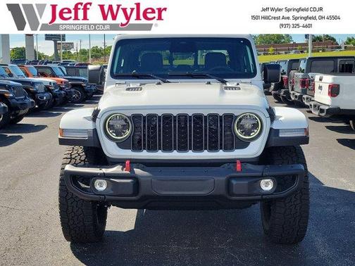 Bright White Clearcoat 2026 Jeep Gladiator Rubicon