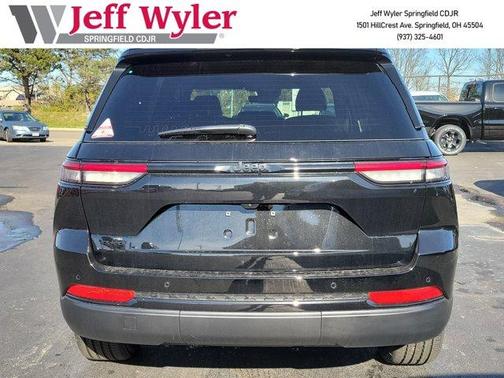 2025 Jeep Grand Cherokee Laredo