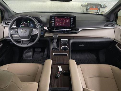 2023 Toyota Sienna XLE