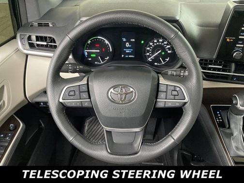 2023 Toyota Sienna XLE