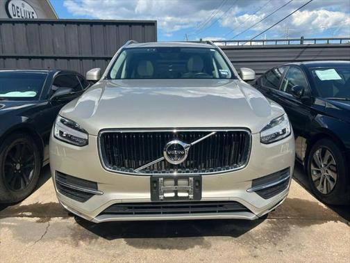 2016 Volvo XC90 T6 Momentum